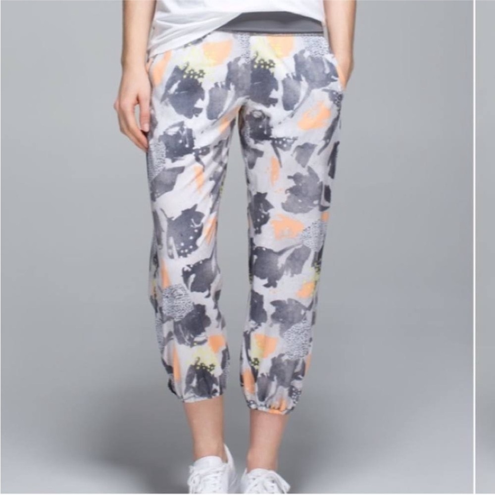 Lululemon Athletica Abstract Print Cropped Pants
